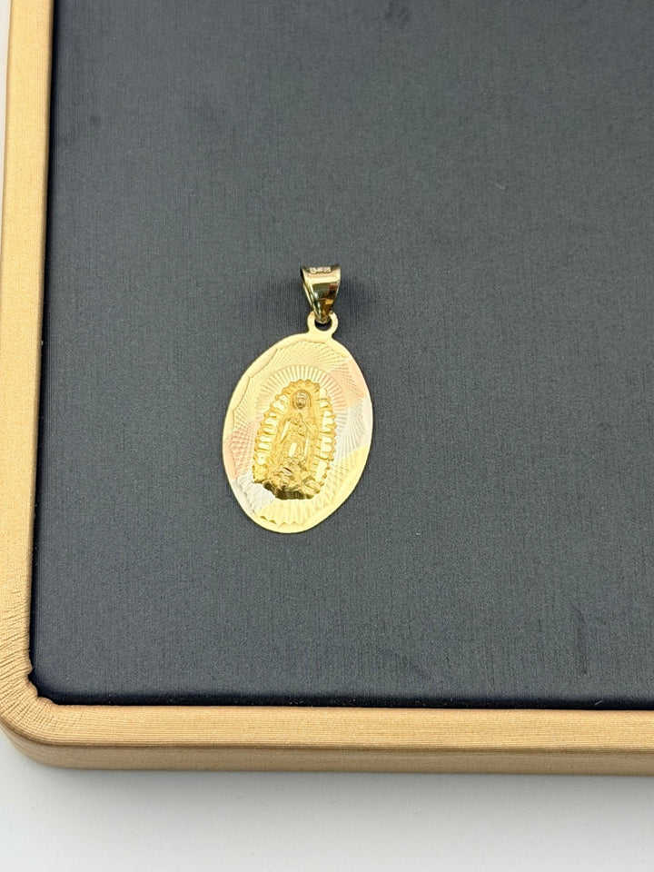 10k gold Virgin Mary pendant - 3 tone gold virgencita | Medallas de oro 10k virgencita - Wear with style