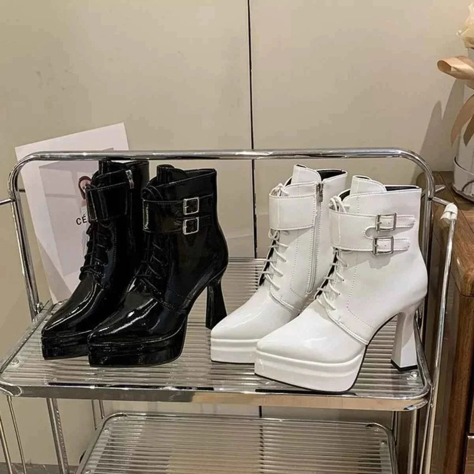 Lace Up Women's Round Toe : Chunky Heel Ankle Boots