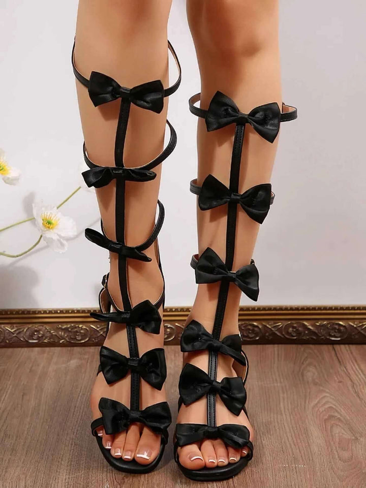 Chic Bow Heels: Strappy Sandals