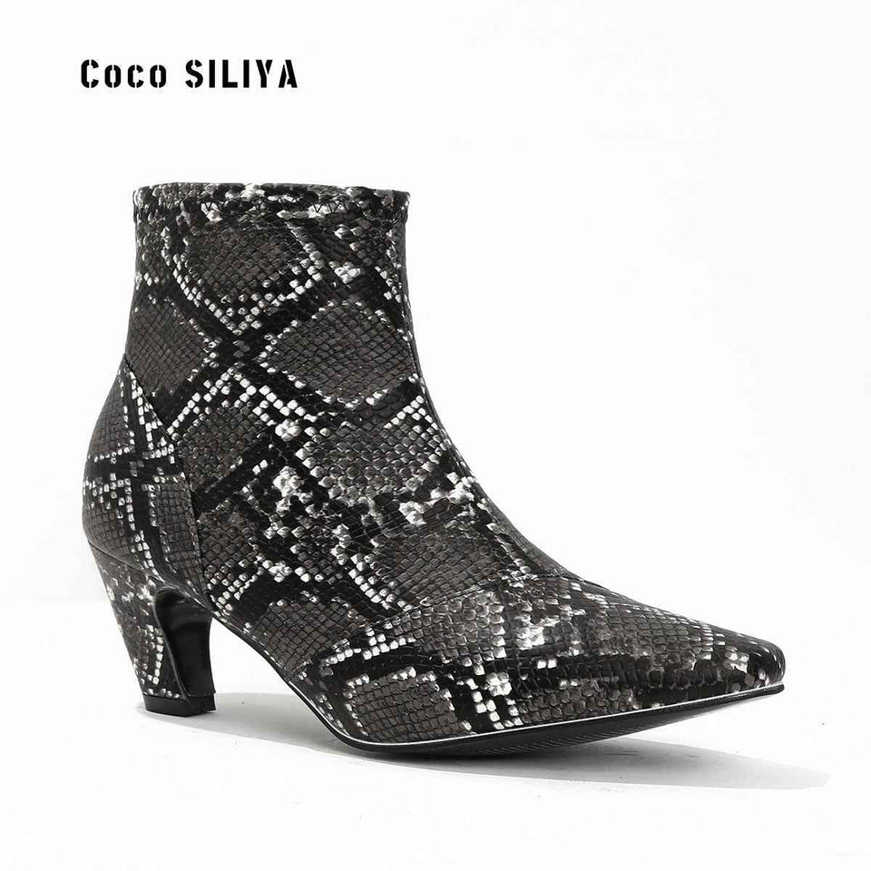 Elegant Large Pointed Toe : Thick Heel Boots