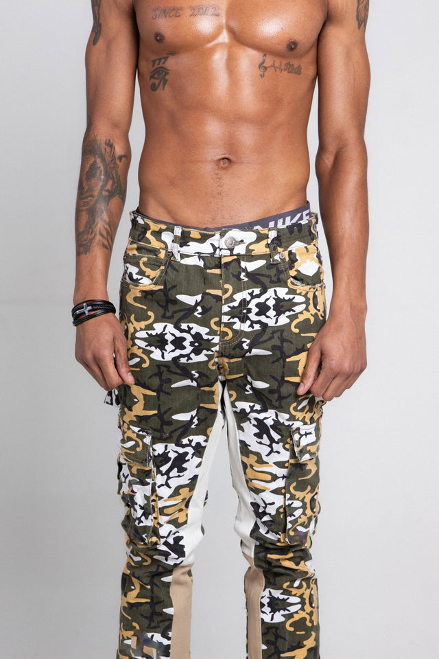 AJS699 - 10 CAMO STACKED CARGO PANTS - Wear with style