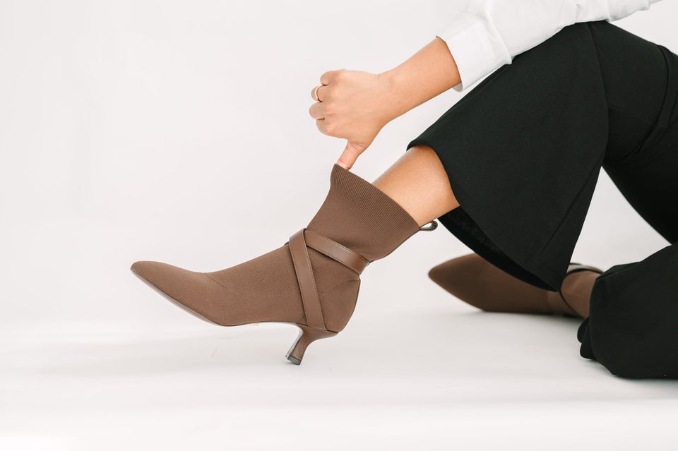 Alma Booties Brown - Wear with style