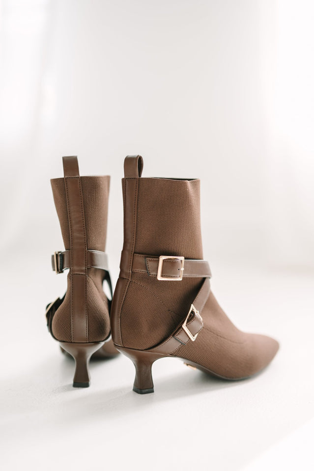 Alma Booties Brown - Wear with style