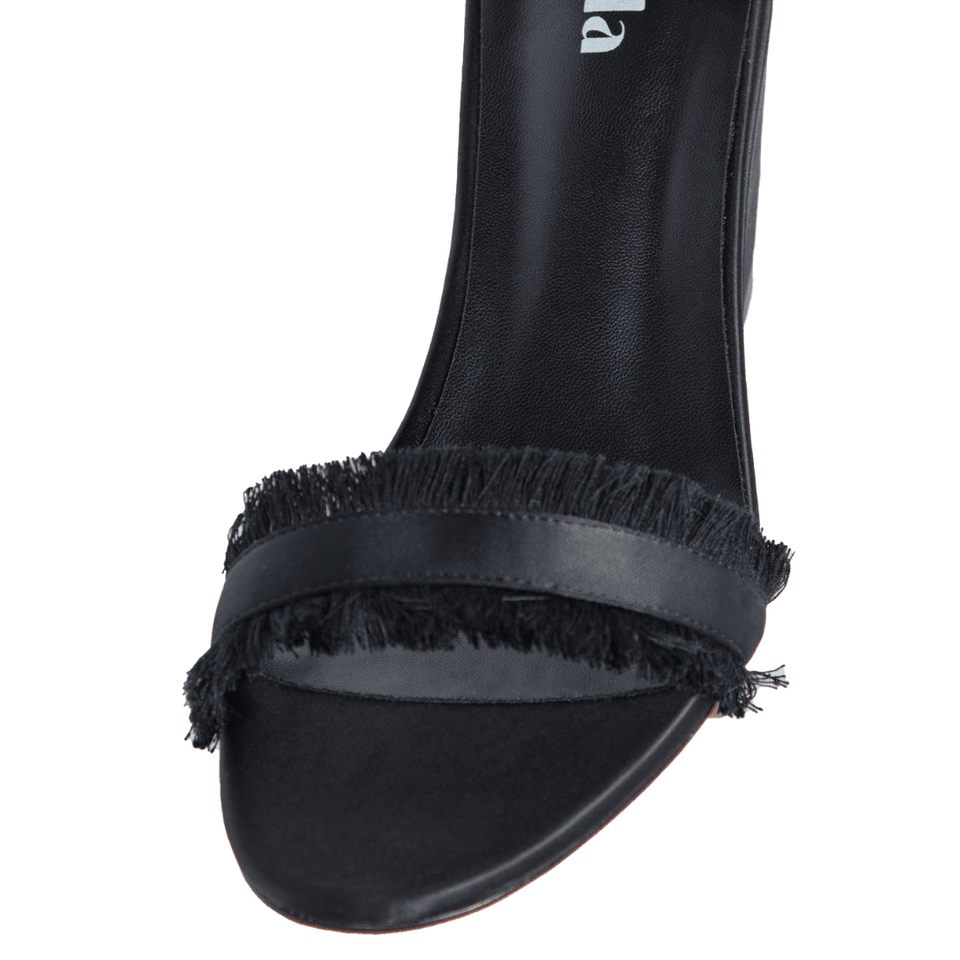 Angela Wedges Black - Wear with style