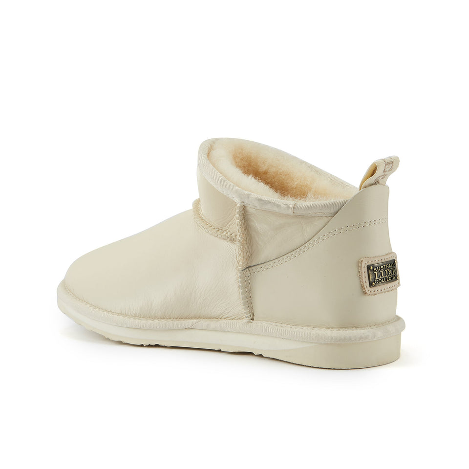 COSY ULTRA SHORT SATIN PALE