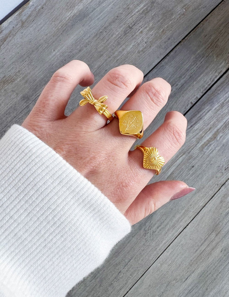 Floral Signet Ring - Wear with style