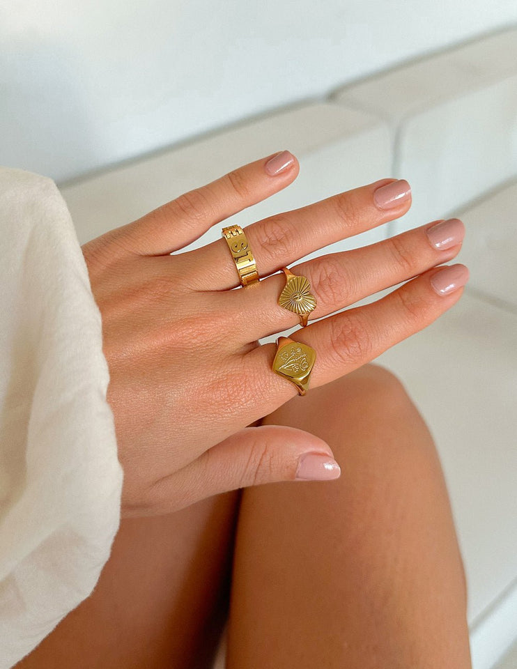 Floral Signet Ring - Wear with style