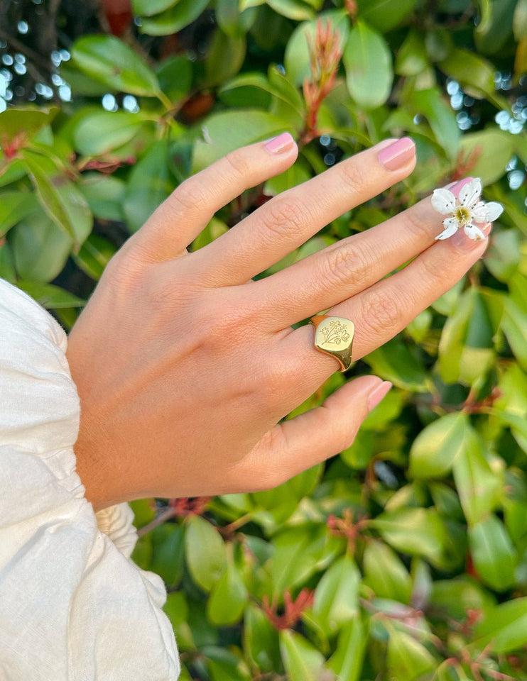 Floral Signet Ring - Wear with style