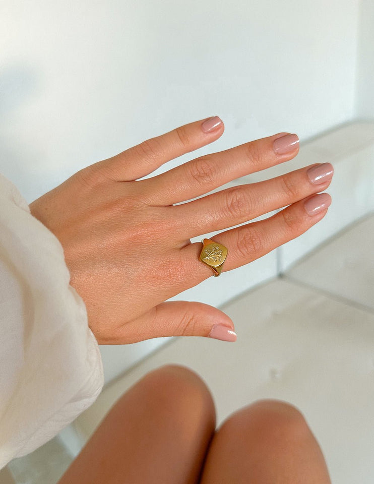 Floral Signet Ring - Wear with style