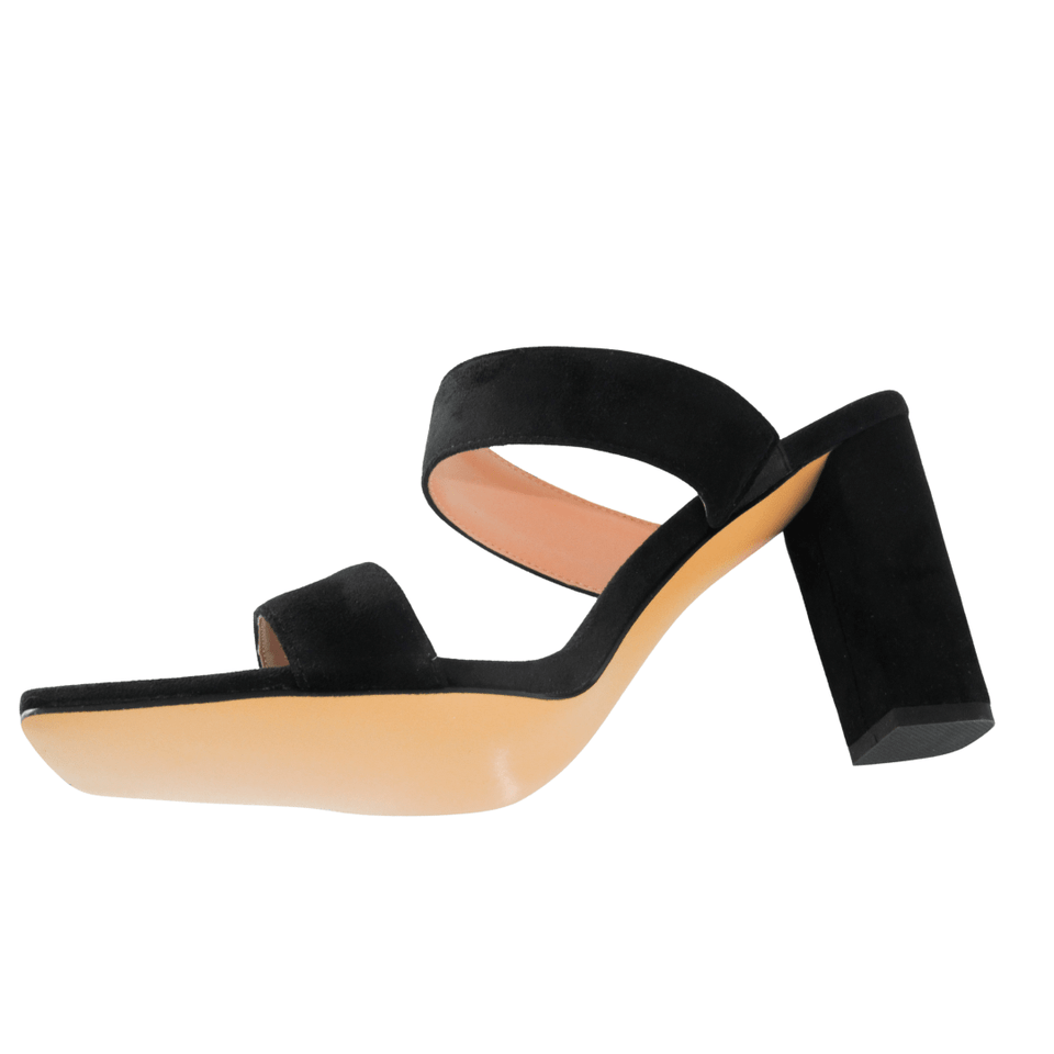 Frida Sandals - Wear with style