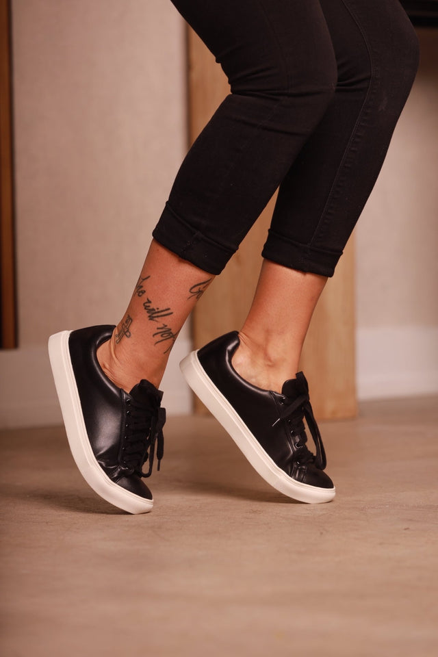 Jordin Sneakers Black - Wear with style
