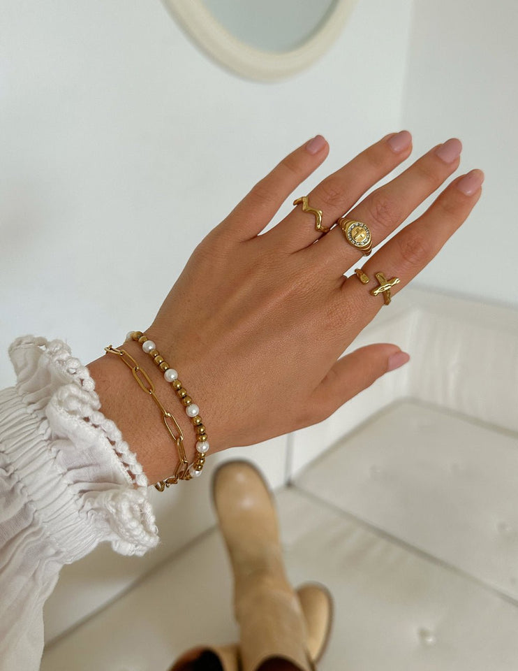 Kingdom Signet Ring - Wear with style