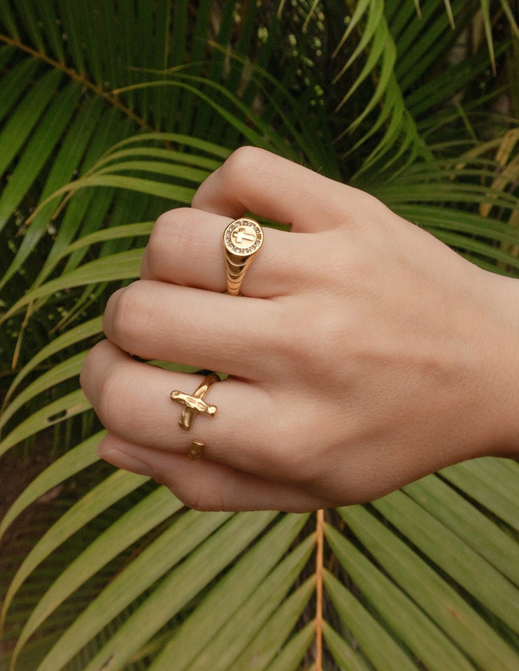 Kingdom Signet Ring - Wear with style