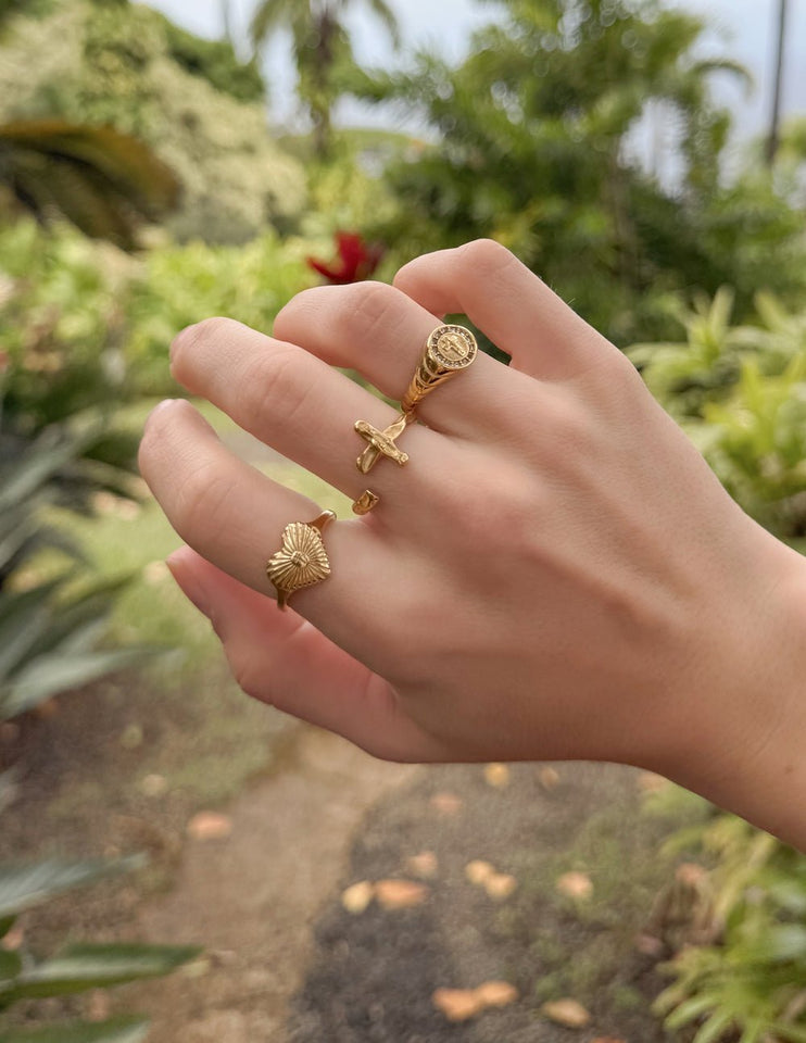 Kingdom Signet Ring - Wear with style