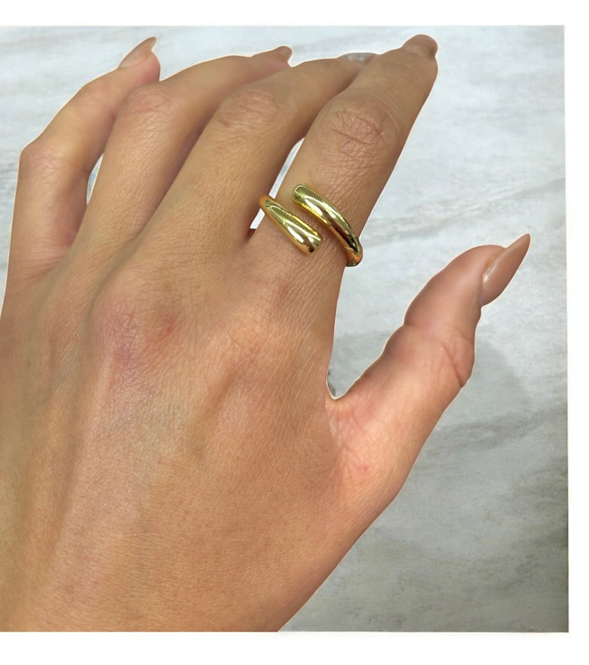 Minimalist Gold Plated Sterling Silver Ring | Anillo minimalista en plata 925 dorada - Wear with style