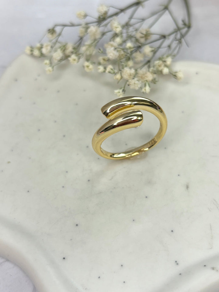 Minimalist Gold Plated Sterling Silver Ring | Anillo minimalista en plata 925 dorada - Wear with style