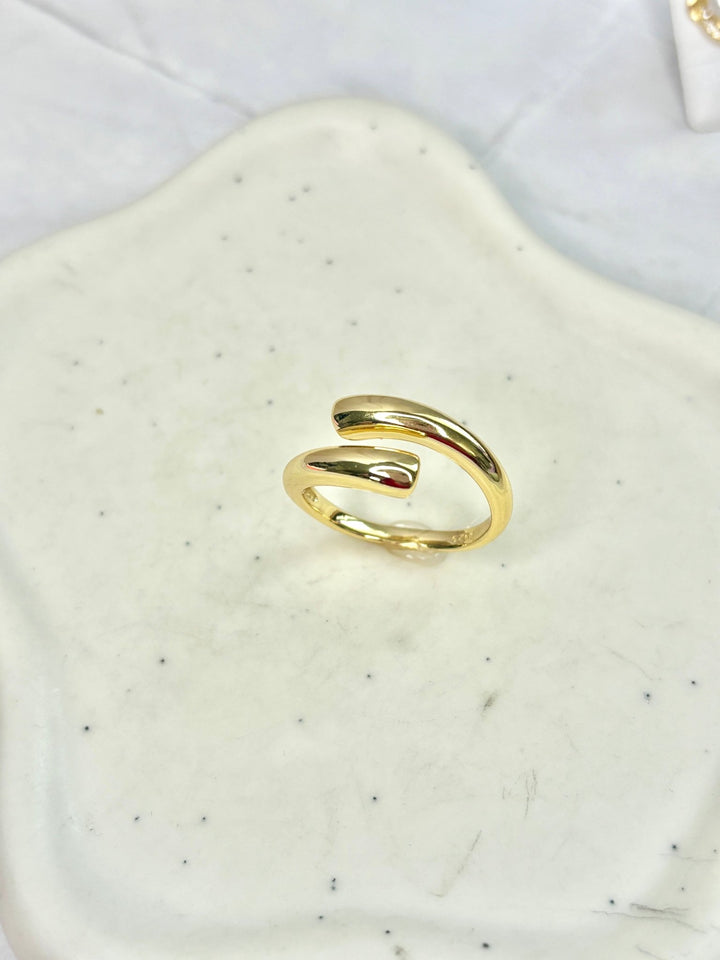 Minimalist Gold Plated Sterling Silver Ring | Anillo minimalista en plata 925 dorada - Wear with style