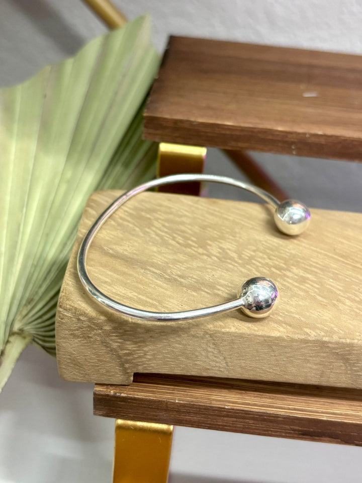 Minimalist Sterling Silver Cuff Bracelet/ ball bracelet | Handmade 925 Mexican Silver Jewelry | Pulsera brazalete minimalista de plata 925 - Wear with style