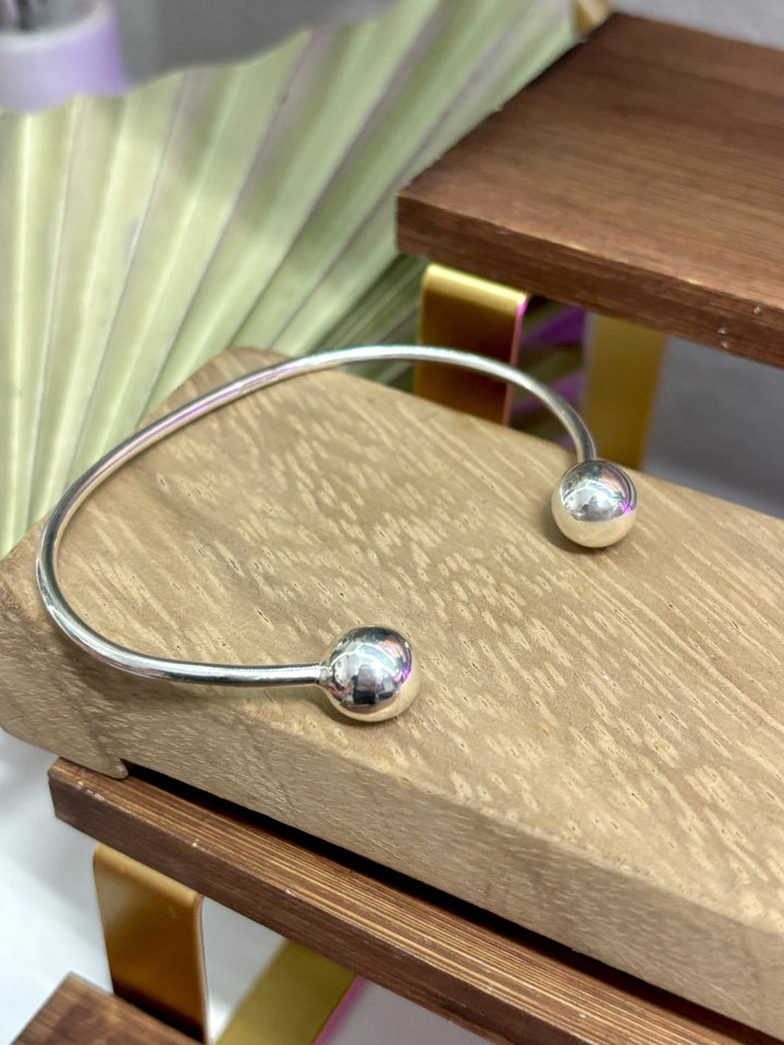 Minimalist Sterling Silver Cuff Bracelet/ ball bracelet | Handmade 925 Mexican Silver Jewelry | Pulsera brazalete minimalista de plata 925 - Wear with style