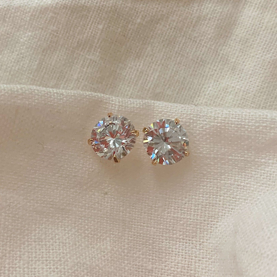 Round Cz Studs - Wear with style