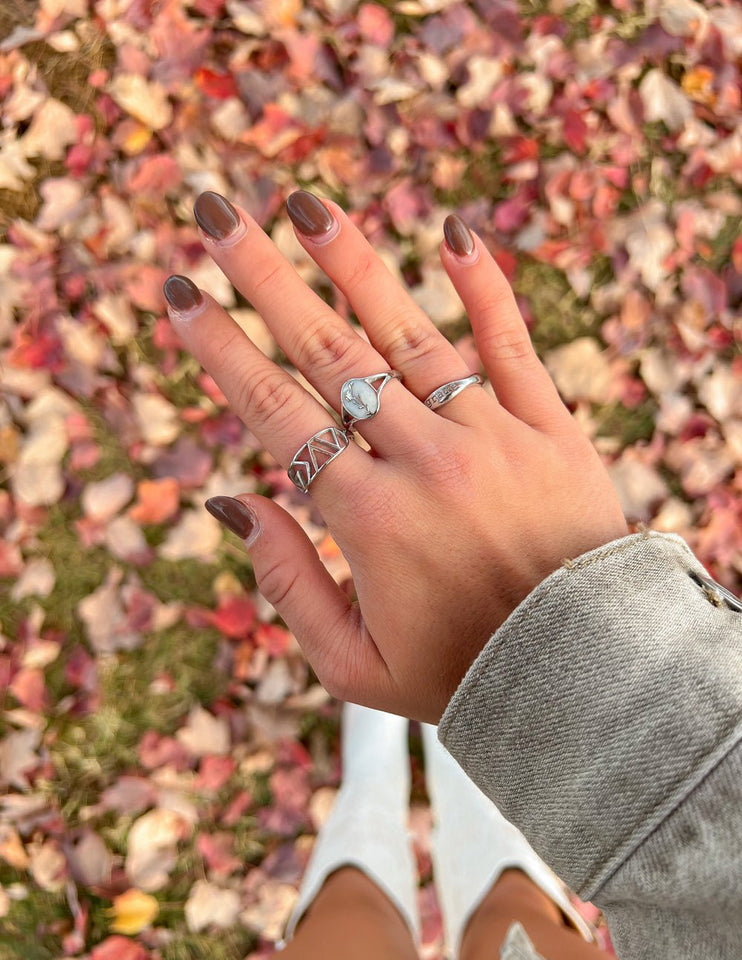 Silver Wildflower Signet Ring - Wear with style
