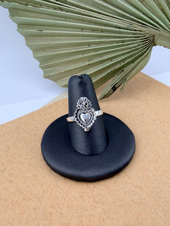 Sterling silver 925 sacred heart ring | Anillo de plata mexicana 925 sagrado corazón de Jesús - Wear with style