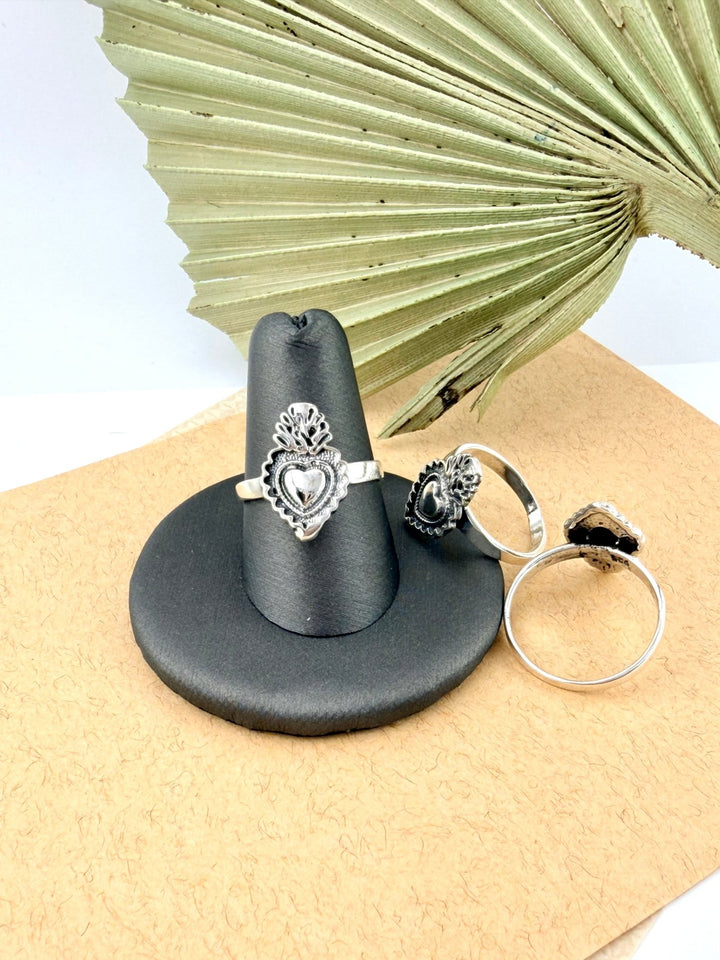 Sterling silver 925 sacred heart ring | Anillo de plata mexicana 925 sagrado corazón de Jesús - Wear with style