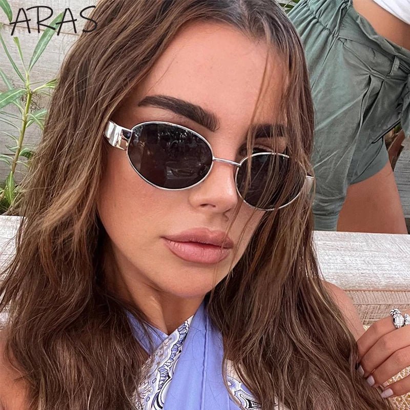 Stylish oval sunglasses - Wear with style