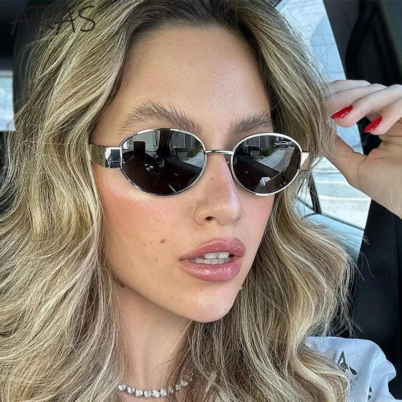 Stylish oval sunglasses - Wear with style