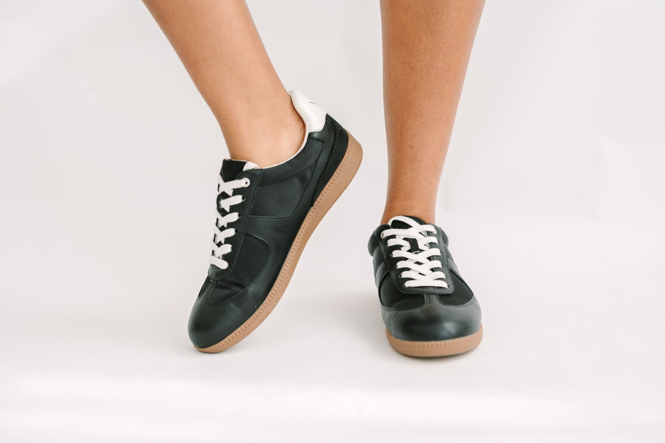 Taylor Sneakers Black - Wear with style