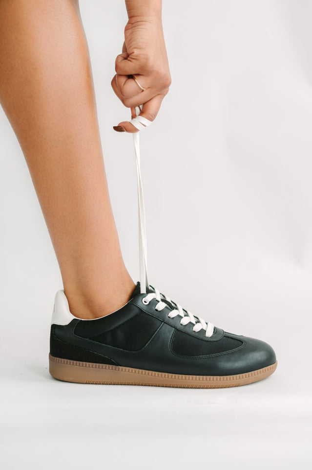 Taylor Sneakers Black - Wear with style