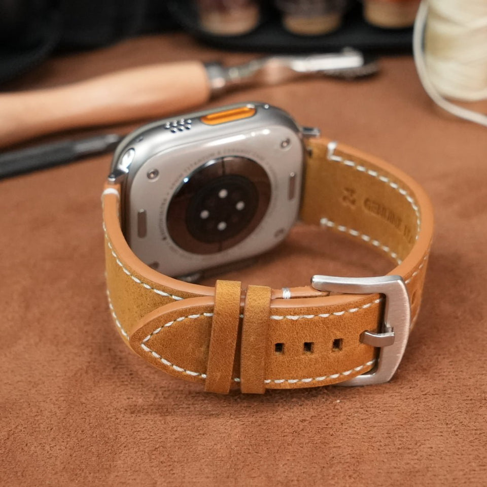 Universal Vintage Leather Band – 20 - 26mm for Apple Watch & Traditional Watches – Italian Cowhide - Wear with style