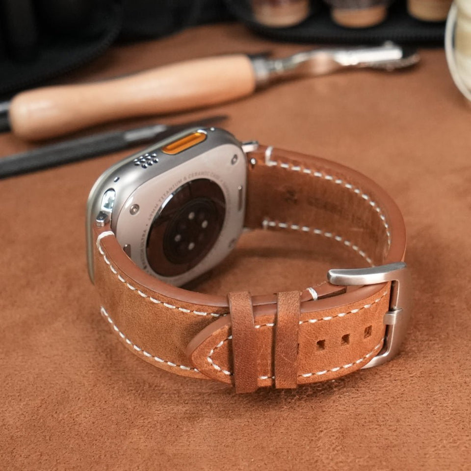 Universal Vintage Leather Band – 20 - 26mm for Apple Watch & Traditional Watches – Italian Cowhide - Wear with style