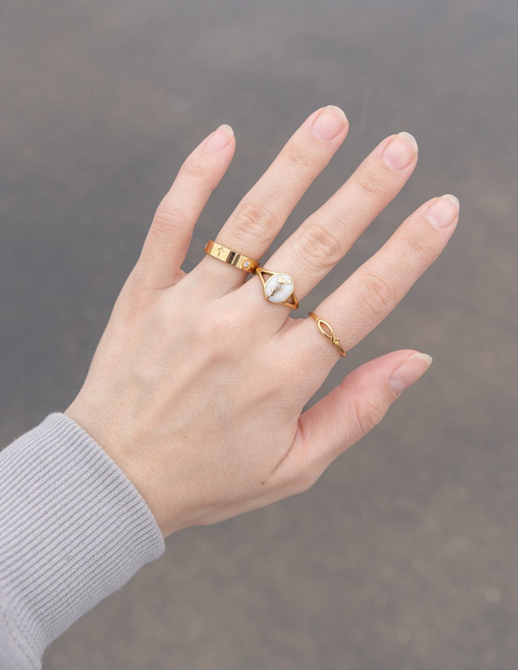 Wildflower Signet Ring - Wear with style