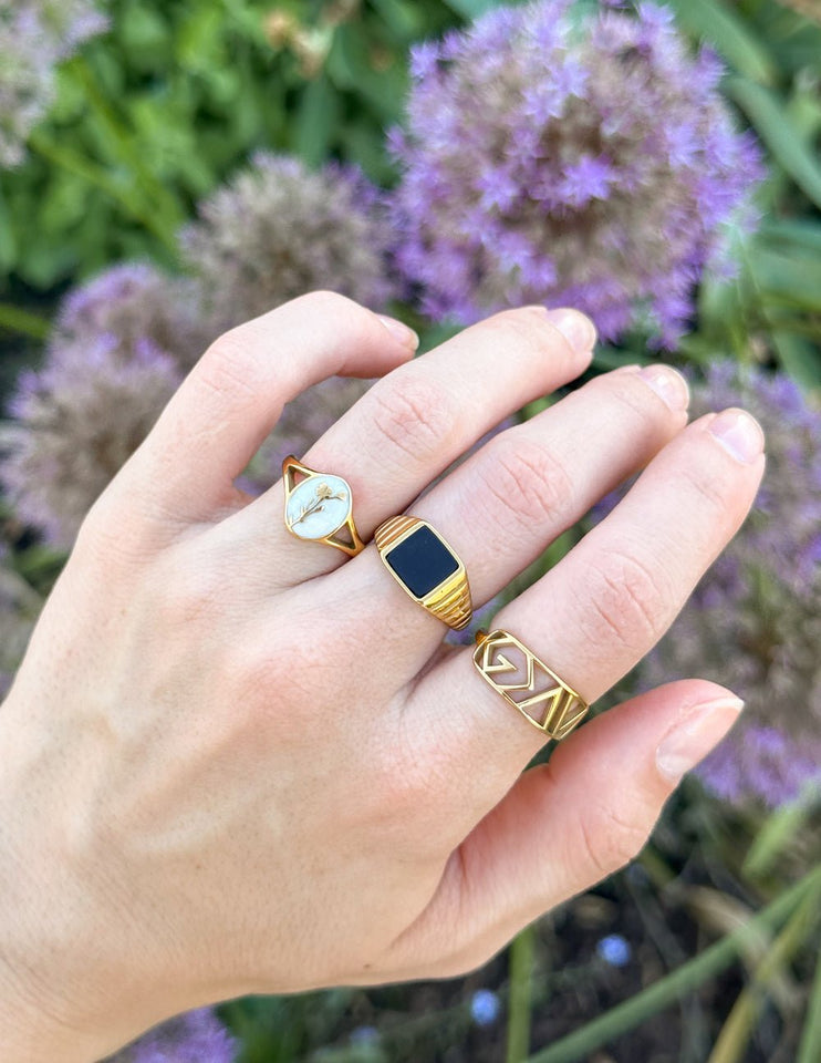 Wildflower Signet Ring - Wear with style