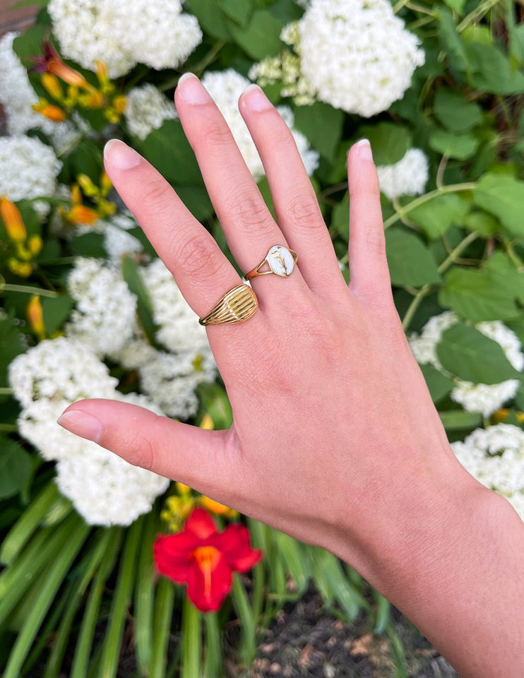Wildflower Signet Ring - Wear with style
