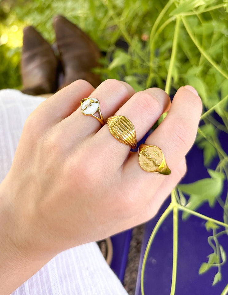 Wildflower Signet Ring - Wear with style