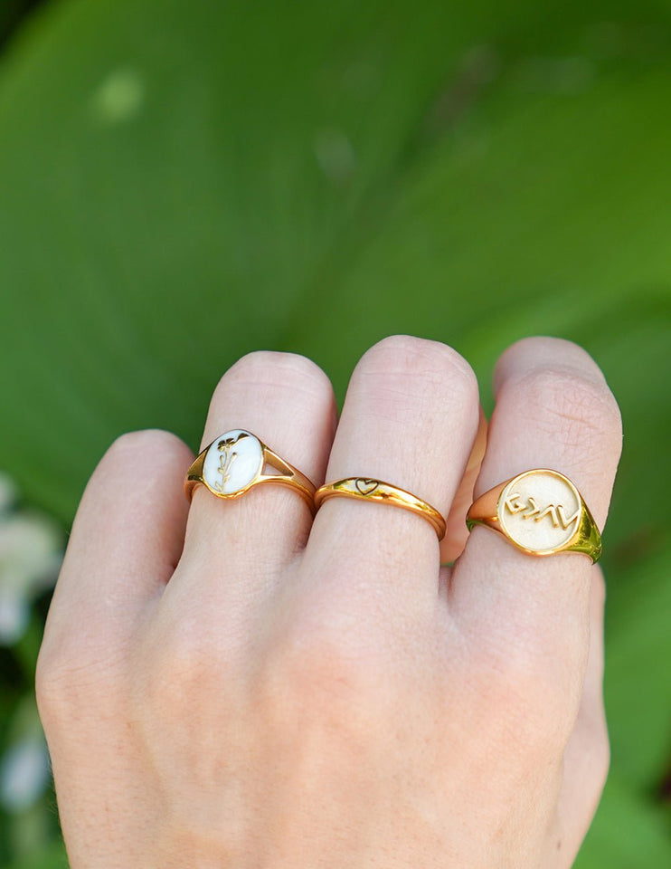 Wildflower Signet Ring - Wear with style
