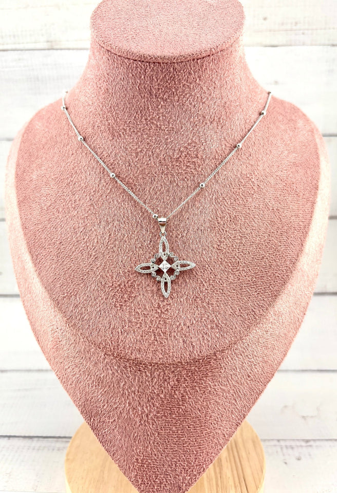 Witch Knot Necklace in 925 Silver with Beaded Chain | Collar nudo de bruja plata 925 con cadena de bolitas - Wear with style